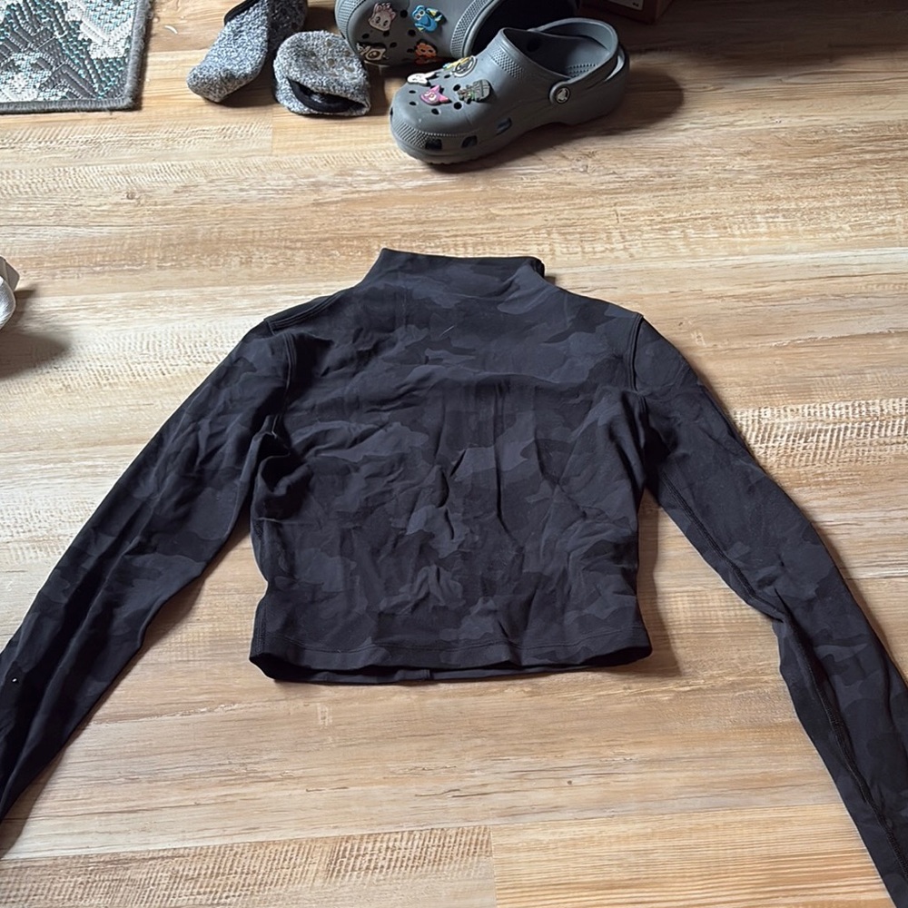 Lululemon Athletica Black Fitted Crop Top with Mandarin Collar